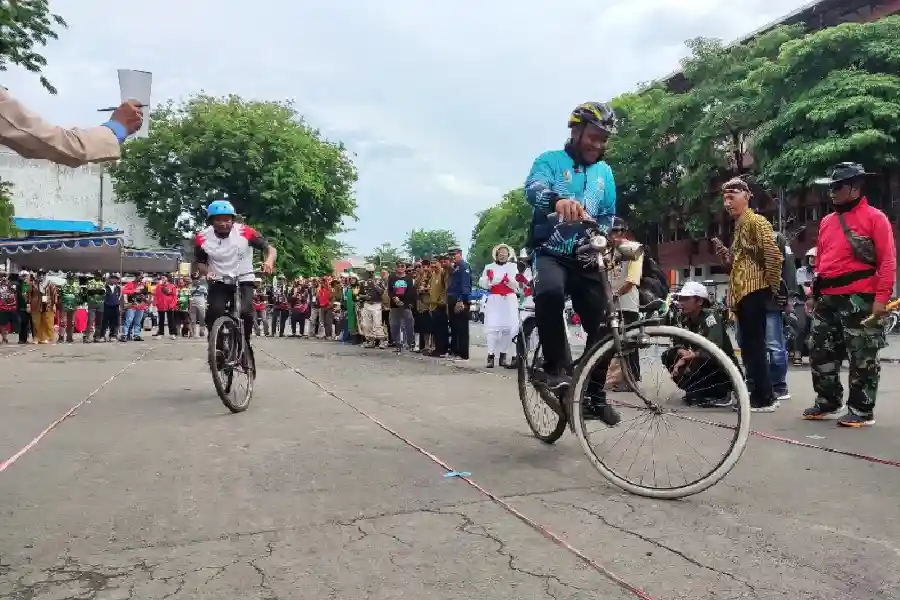 Jenis Olahraga Sepeda Lambat Perorangan Putra Inorga KOSTI pada FORDA II Jatim di Halaman Taman Mundu, Surabaya. Foto : Rafli Jnr