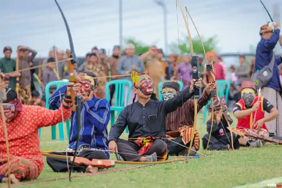 Pembukaan pertandingan Inorga PERPATRI pada FORDA Jatim II 2024, di Lapangan A Gelora Bung Tomo (GBT) Surabaya, Minggu (1/12/2024). Foto : Dok. TD PERPATRI