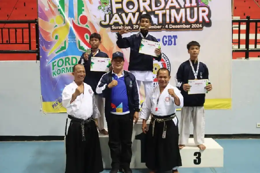 Kota Surabaya borong medali Jenor INATKF di Kategori KUMITE Perorangan Putra KU. 13-15 Tahun. Foto : Wahyu JNR