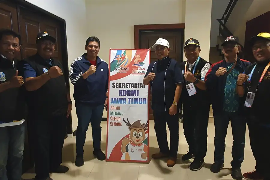 Hudiyono bersama Ketua Kontingen Jatim